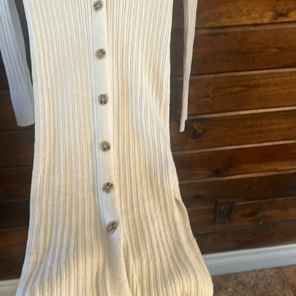 cream colored long sleeve dresss with slits - Picture 2 of 3